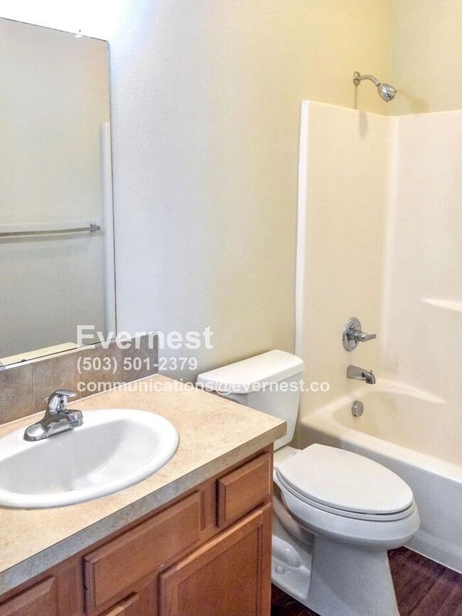 Building Photo - Spacious 3-Bedroom Townhome with Convenien...