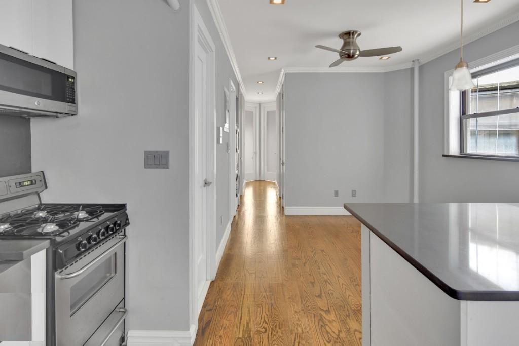 Foto principal - 225 E 23rd St