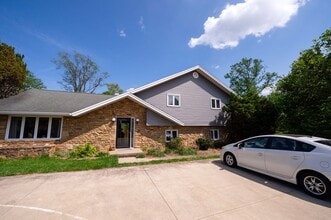 Building Photo - 333 S Meadowbrook Dr