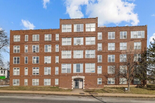 Foto del edificio - 8612 Halls Ferry Road