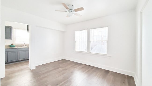Photo - 415 N Virginia Ct Apartment