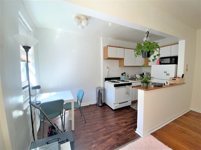 Foto del edificio - 644 W Wrightwood Ave