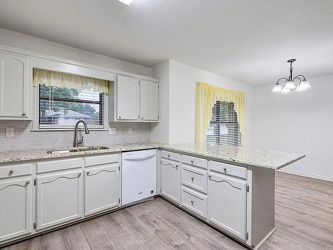 Foto del edificio - 411 Bluebonnet St