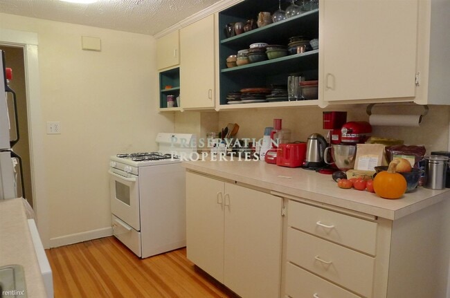 Building Photo - 3 br, 1 bath House - 54 Grove Hill Park