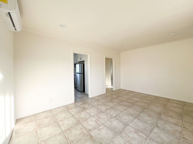 Building Photo - Adorable 2 Bedroom 1 Bathroom Home