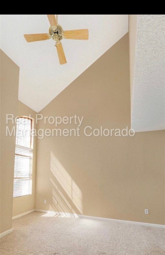 Building Photo - Lovely Condo in Sterling Commons