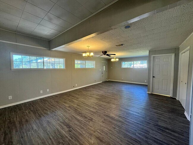 Building Photo - Home For Rent in DeQuincy
