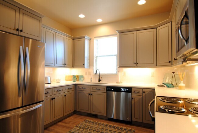 Foto del edificio - 1712/1714 Danny Boy Ln. Duplex