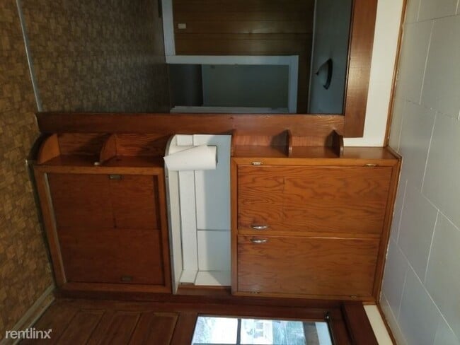 Building Photo - 2 br, 1 bath House - 317 Broad St