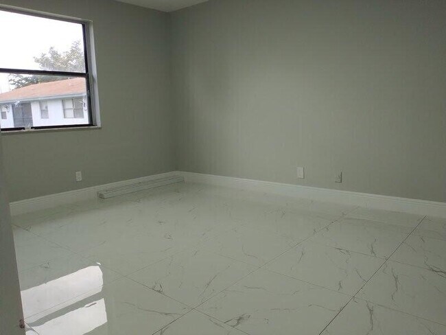 Building Photo - 4861 Arjaro Dr