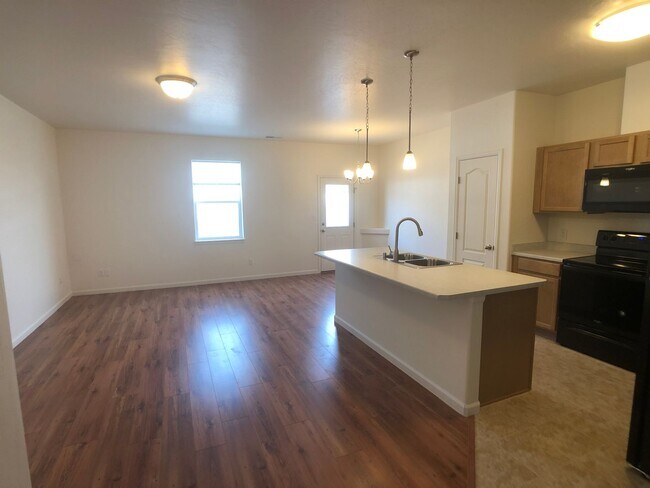 Foto del edificio - 3 Bedroom 2 1/2 Bath Townhome with Garage