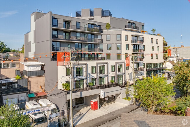 Building Photo - Cedar Lane