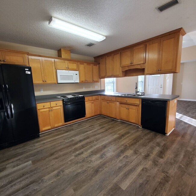Foto del edificio - Charming Single-Story Haven: Your Ideal Rental Home in Valdosta, Georgia