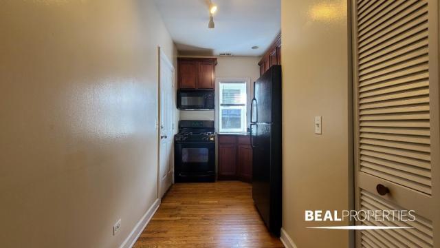 Foto del edificio - 2 bedroom in CHICAGO IL 60657
