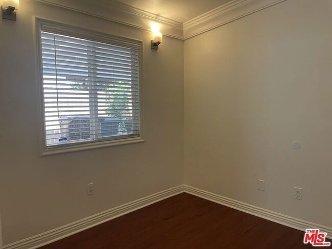 Building Photo - 11845 Doty Ave