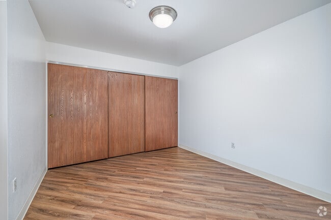 2 habitaciones, 1 baño - 860 pies cuadrados - Dormitorio - 1101 Howard St