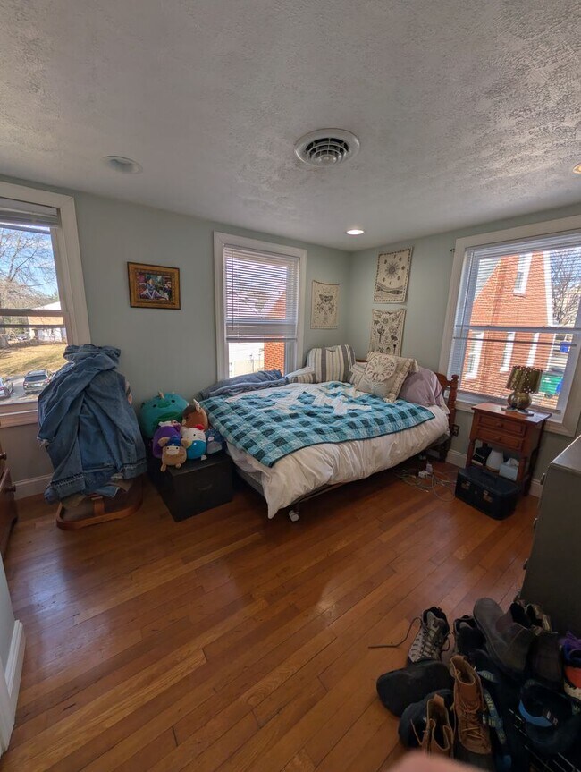 Foto del edificio - 705 Progress St NE