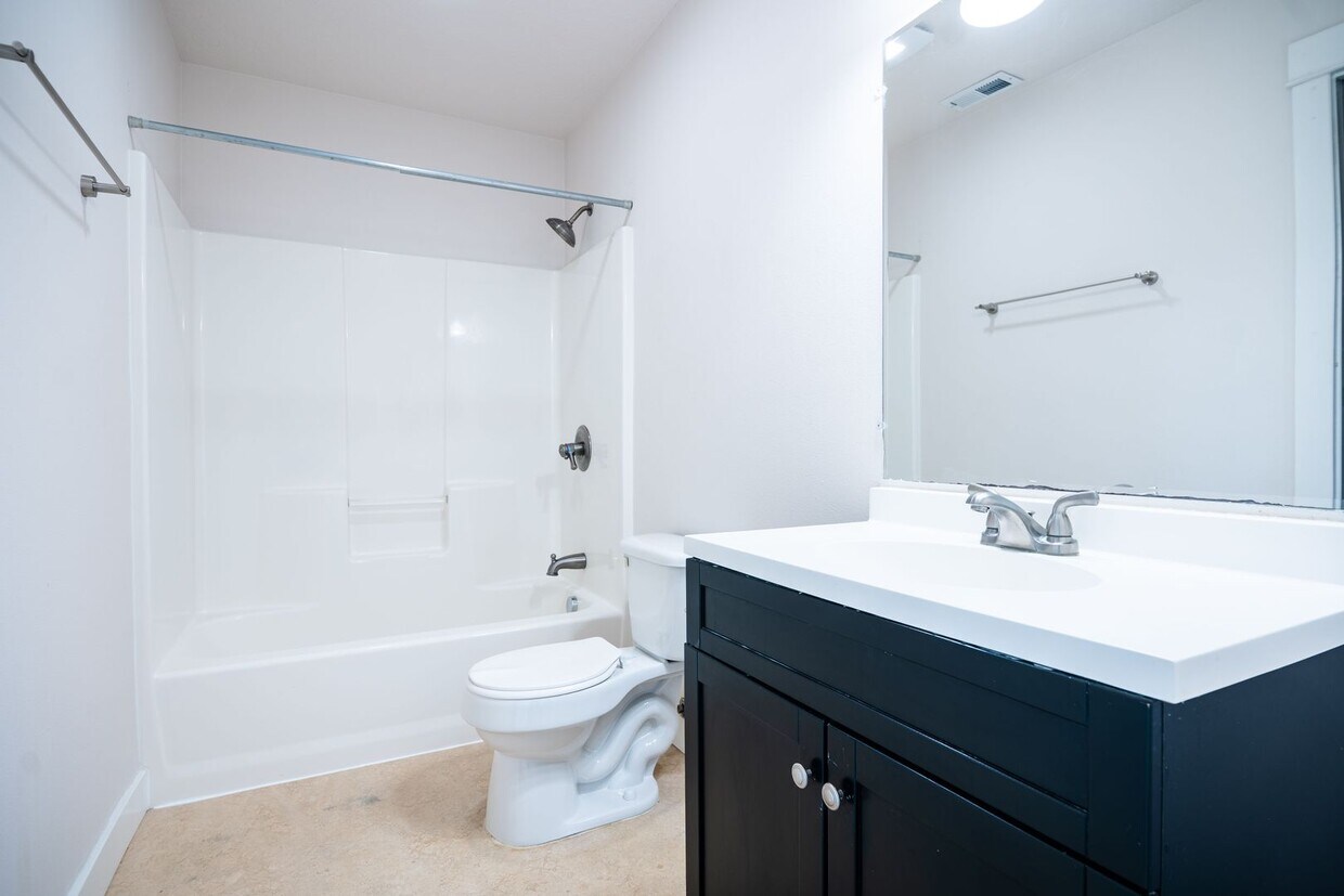 Foto principal - Remodeled 3/2.5 Townhomes