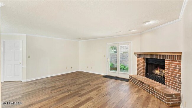 Building Photo - 805 Cedar Ln