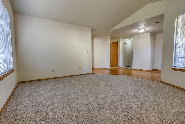 Building Photo - 3 Bedroom 2 Bathroom in North Sifton on a ...