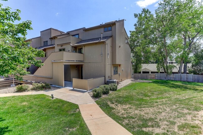Building Photo - 2938 Kalmia Ave