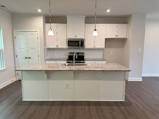 Building Photo - 418 bigwood Dr