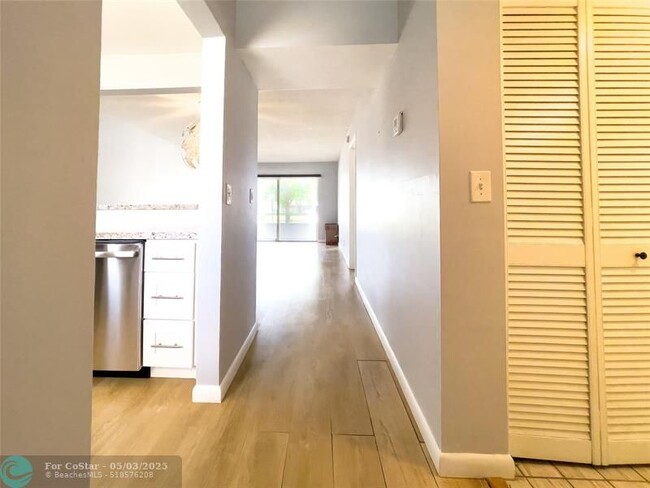 Foto del edificio - 2801 NW 47th Terrace