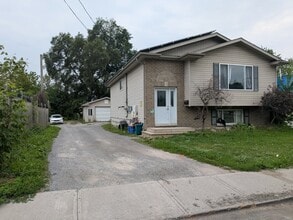 Building Photo - 18 Burrell St