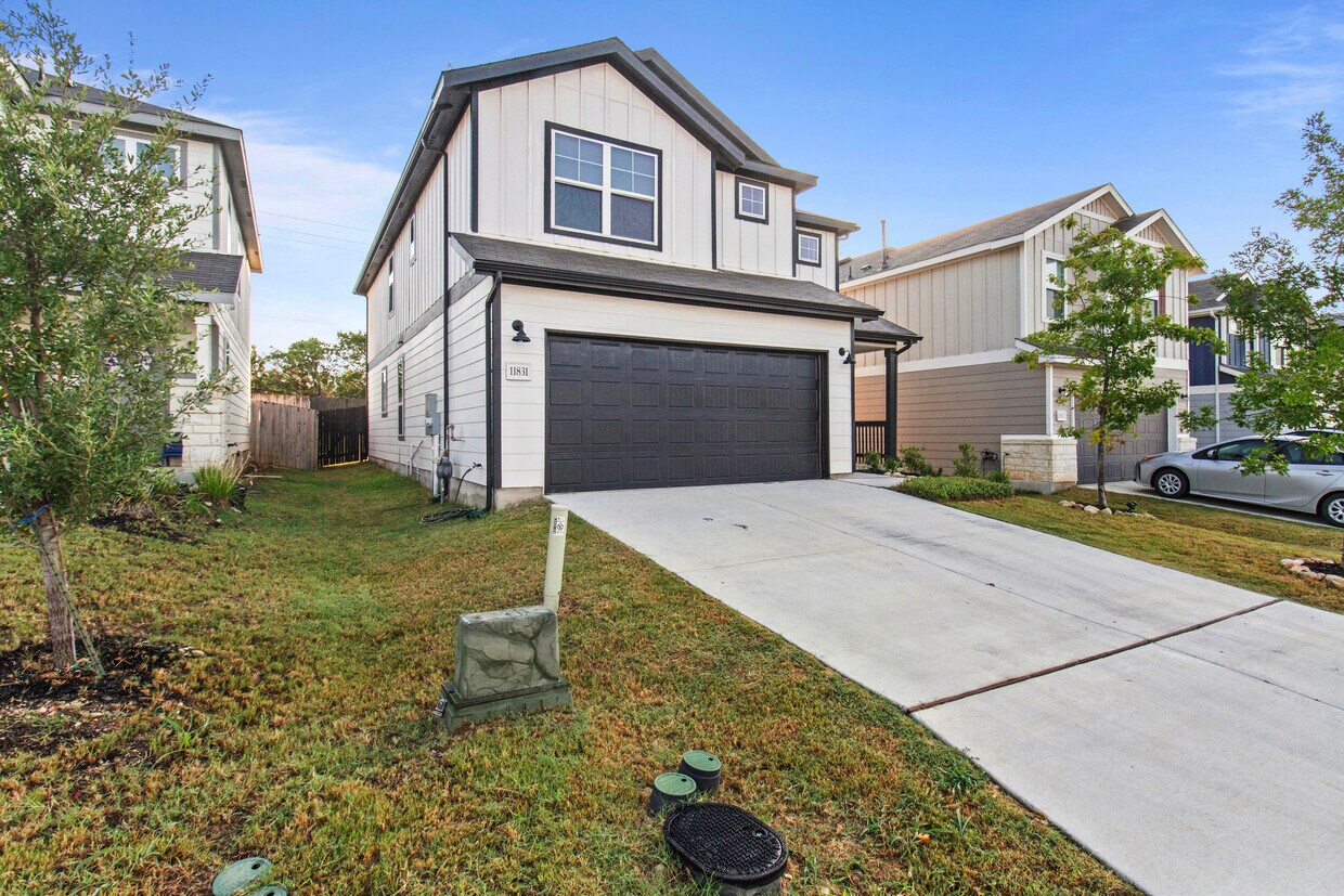 Foto principal - 11831 Burnett Rnch