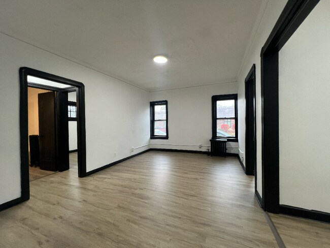 Foto del edificio - 1496 W 117th St