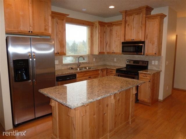 Building Photo - 2 br, 2 bath Townhome - 2959 SE 92nd Ave