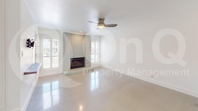Foto del edificio - 2204 W Park Blvd