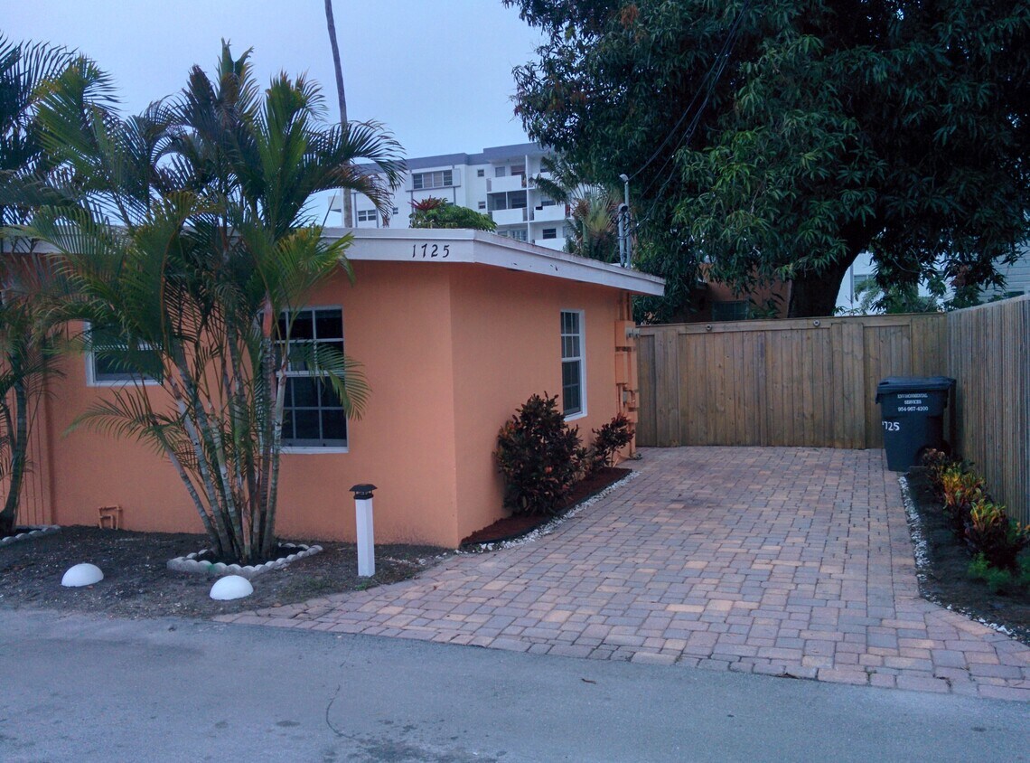 Street view with dedicated parking space - 1725 Jefferson St