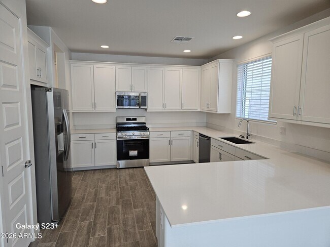 Foto del edificio - 8254 E Pr Ave