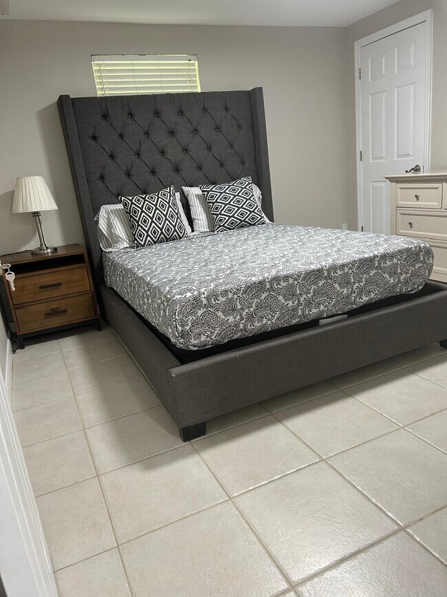 Foto del edificio - 16627 Deer Path Ln