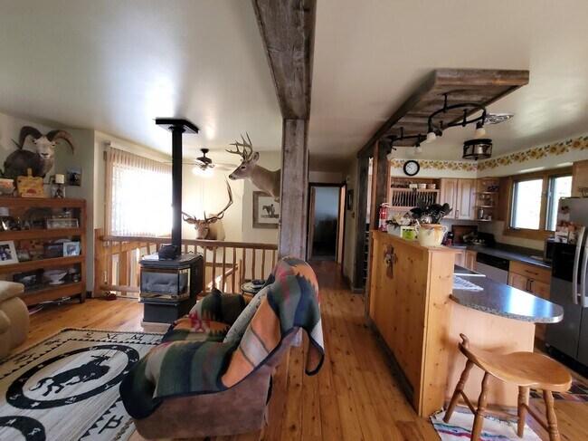 Building Photo - 2265 Coyote Loop