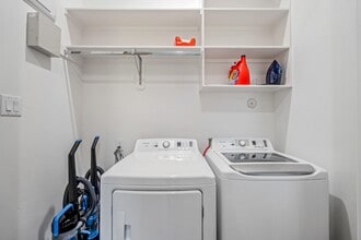 Building Photo - 207 Lockwood Dr