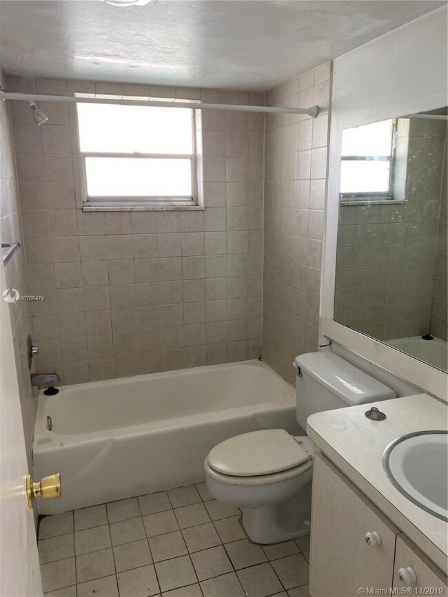 Foto del edificio - 950 Hillcrest Dr