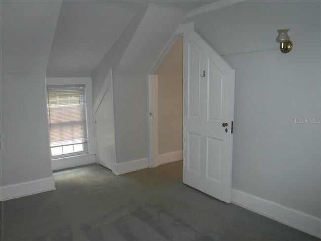Building Photo - 215 20th Ave NE