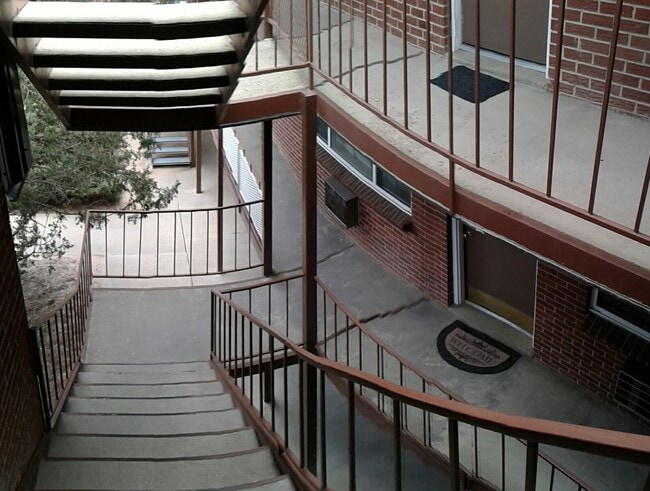 Building Photo - 205 Marble St