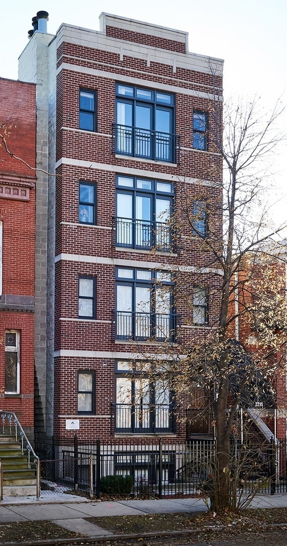 Building Photo - 2215 W Monroe St