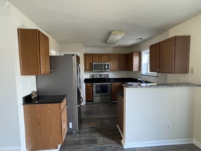 Building Photo - 511 N Waters Edge