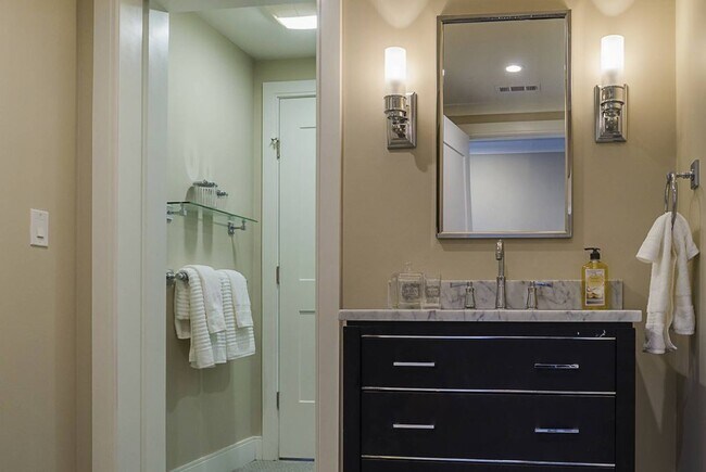 Building Photo - 100 State St