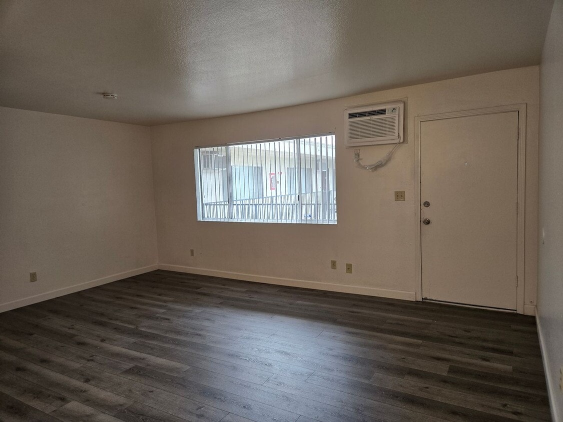 Building Photo - Cedarwood Apartments