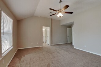 Building Photo - 2114 Blossom Creek Dr