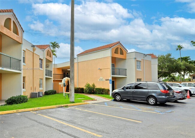 Foto del edificio - 6284 NW 186th St