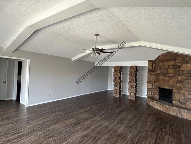 Foto del edificio - 2979 E 78th St