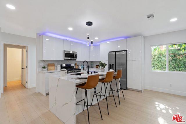 Foto del edificio - 5413 Halbrent Ave