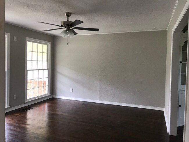 Building Photo - 2129 W Lotus Ave