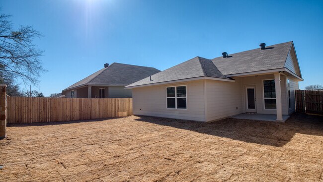 Foto del edificio - 525 Fallbrook Dr